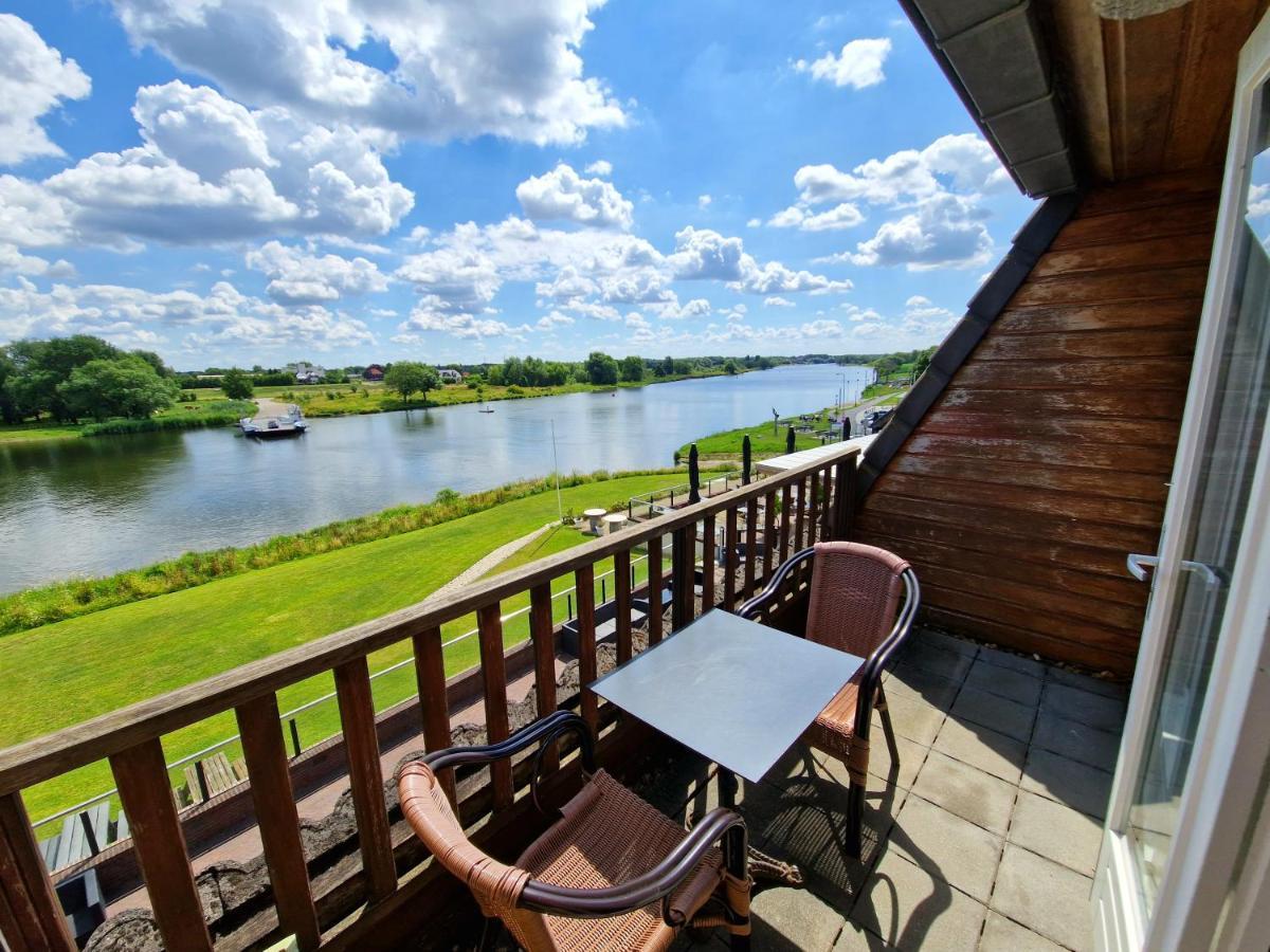 Het Maashotel Broekhuizen  Экстерьер фото